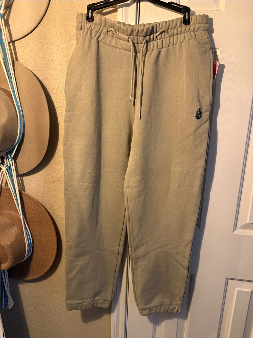 Free People A Cut Above Slim Joggers size M NWT - Picture 4 of 9